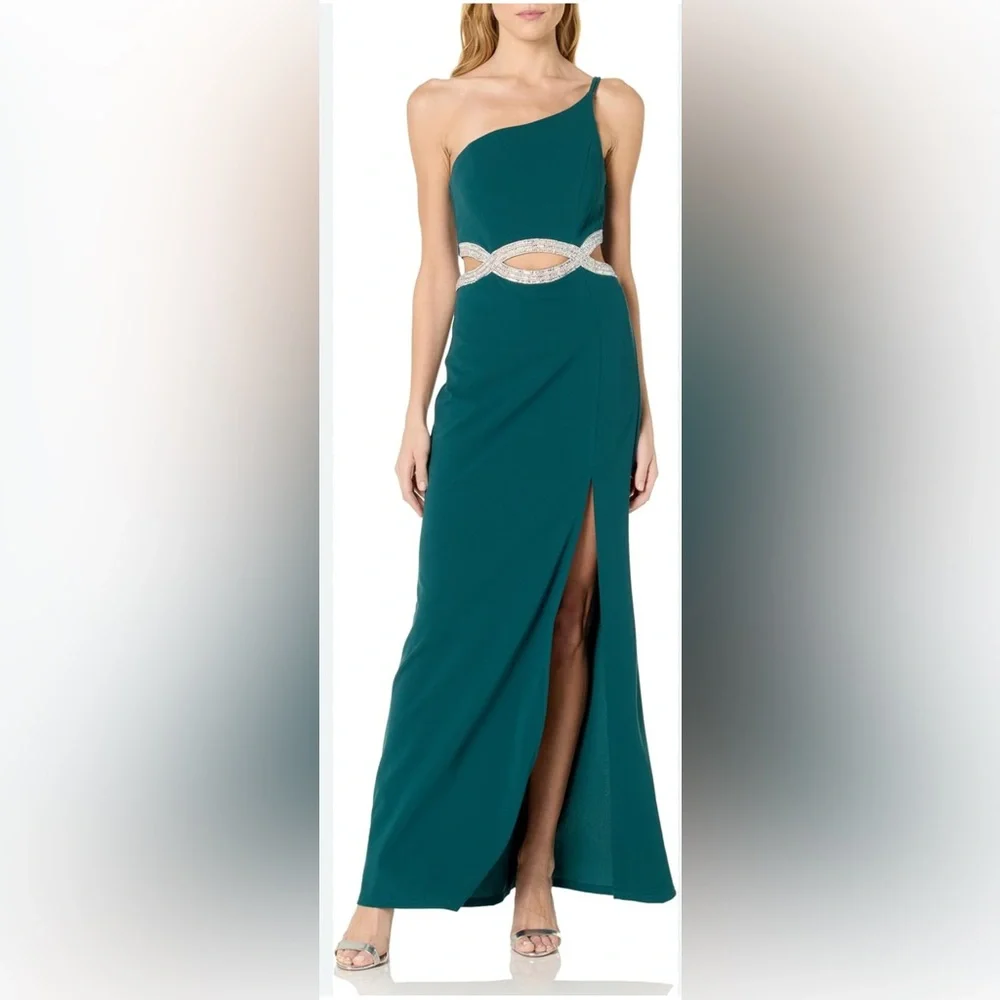Elegant Green Strapless Dress with Silver Accents at midriff - Picture 4 of 12